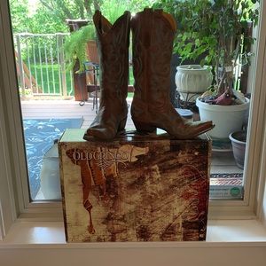 Old Gringo Cowboy boots. Lightly worn. Firm on price.